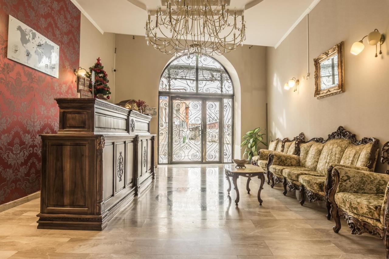 Hotel Ferdinand Haţeg Екстериор снимка
