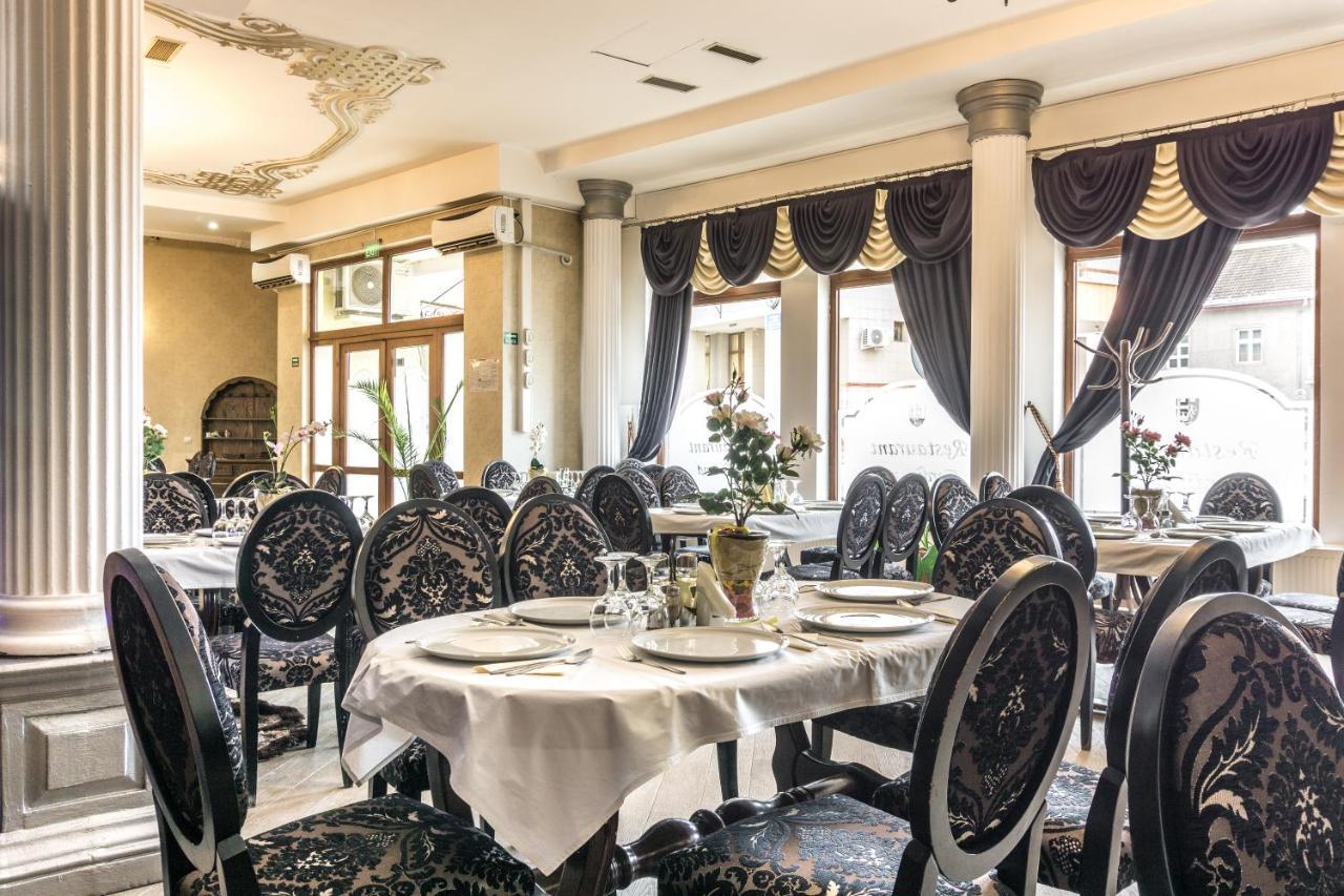 Hotel Ferdinand Haţeg Екстериор снимка