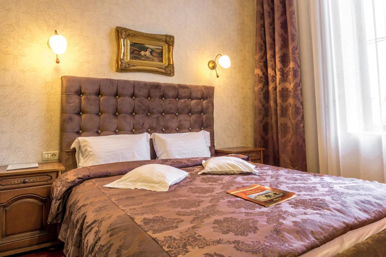 Hotel Ferdinand Haţeg Екстериор снимка