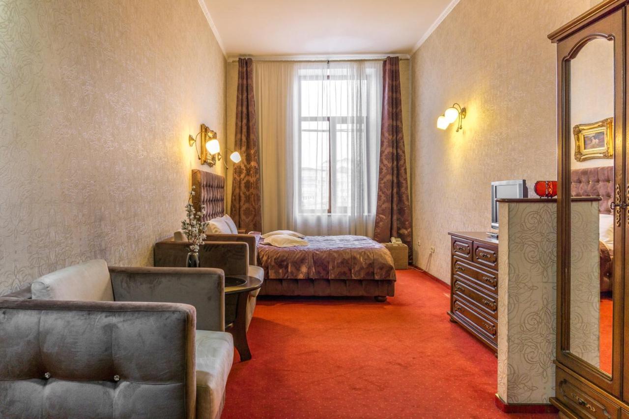 Hotel Ferdinand Haţeg Екстериор снимка