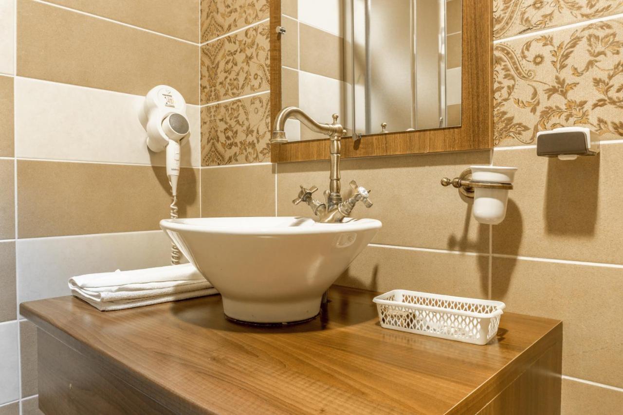 Hotel Ferdinand Haţeg Екстериор снимка