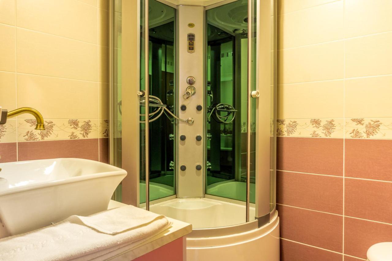 Hotel Ferdinand Haţeg Екстериор снимка
