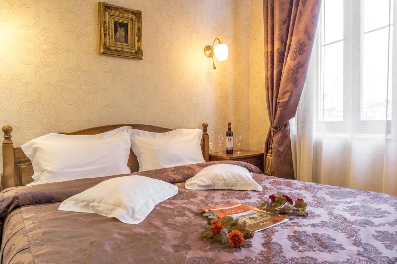 Hotel Ferdinand Haţeg Екстериор снимка