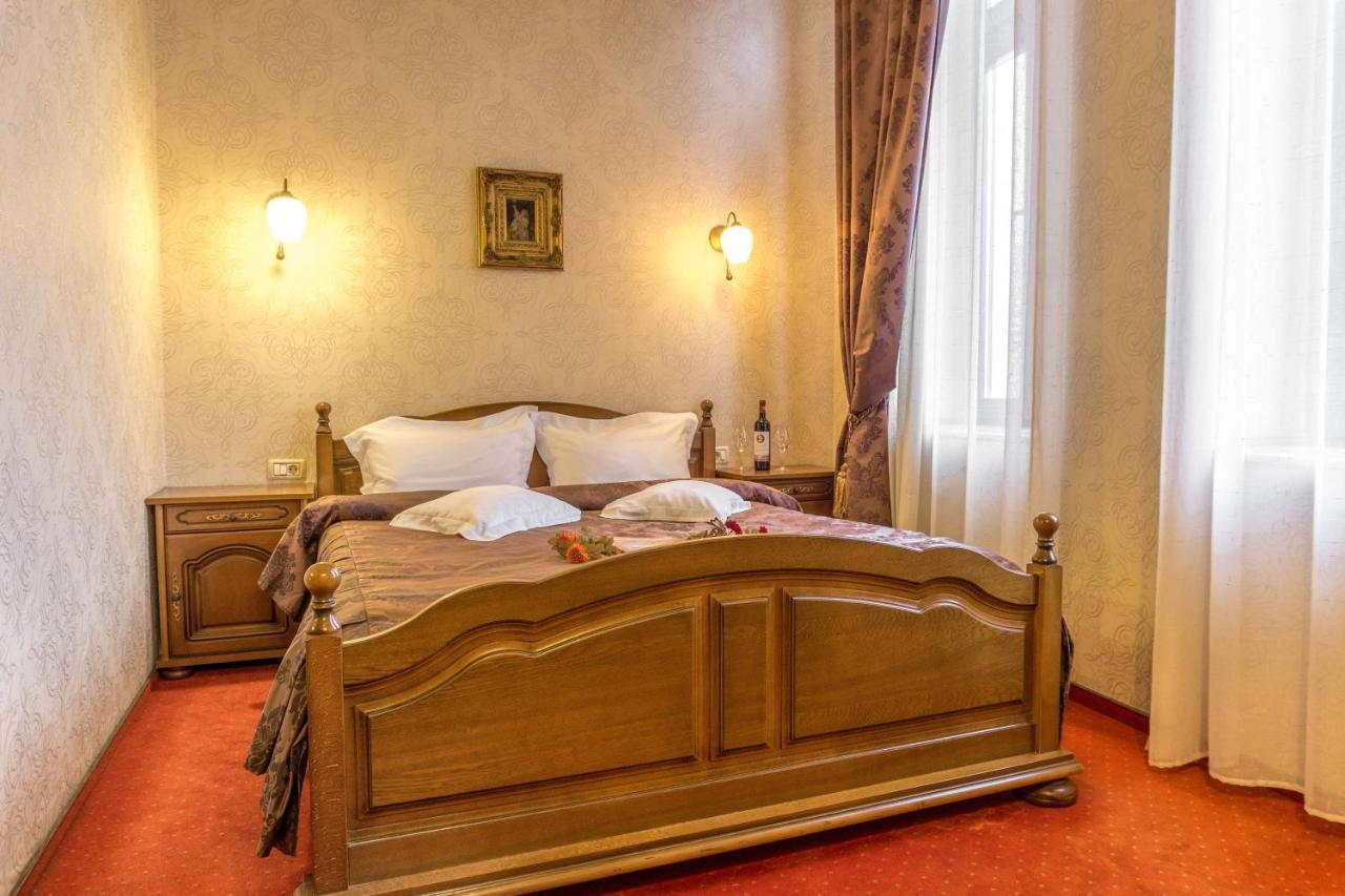 Hotel Ferdinand Haţeg Екстериор снимка