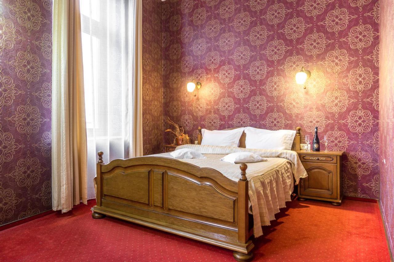 Hotel Ferdinand Haţeg Екстериор снимка