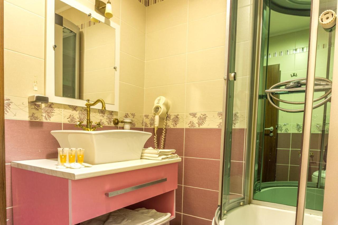 Hotel Ferdinand Haţeg Екстериор снимка