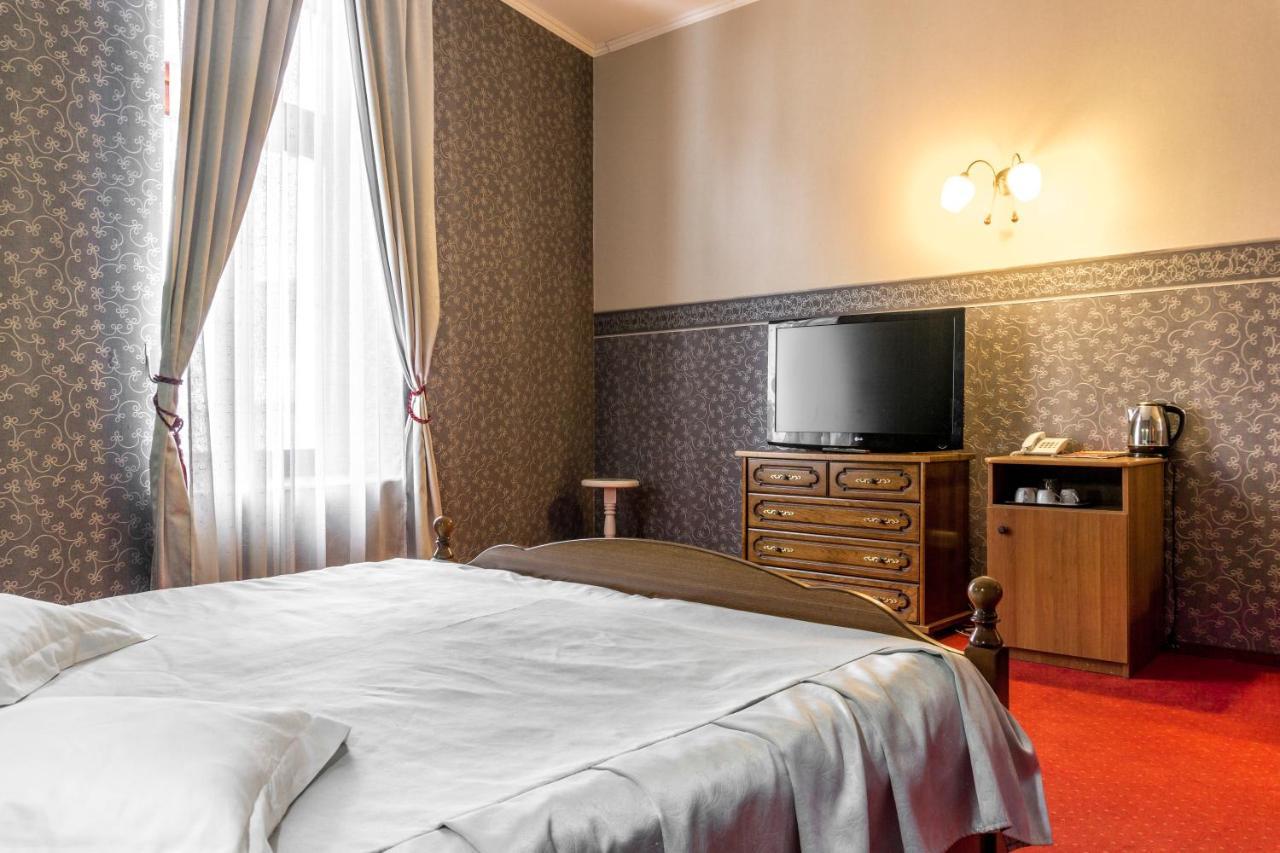 Hotel Ferdinand Haţeg Екстериор снимка